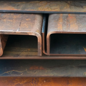 Швеллер стальной гнутый неравнополочный 65х65х4 мм Ст3сп ГОСТ 8281-80 в наличии в Магадане