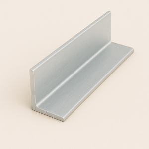 Уголок алюминиевый прессованный неравнополочный 40х25х3 мм АМг6 ГОСТ 13738-91 в наличии в Магадане