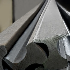 Рельс крановый КР80 130х9000 мм 76,2 см2 высокоуглеродистая сталь К63 ГОСТ 4121-96 в наличии в Магадане